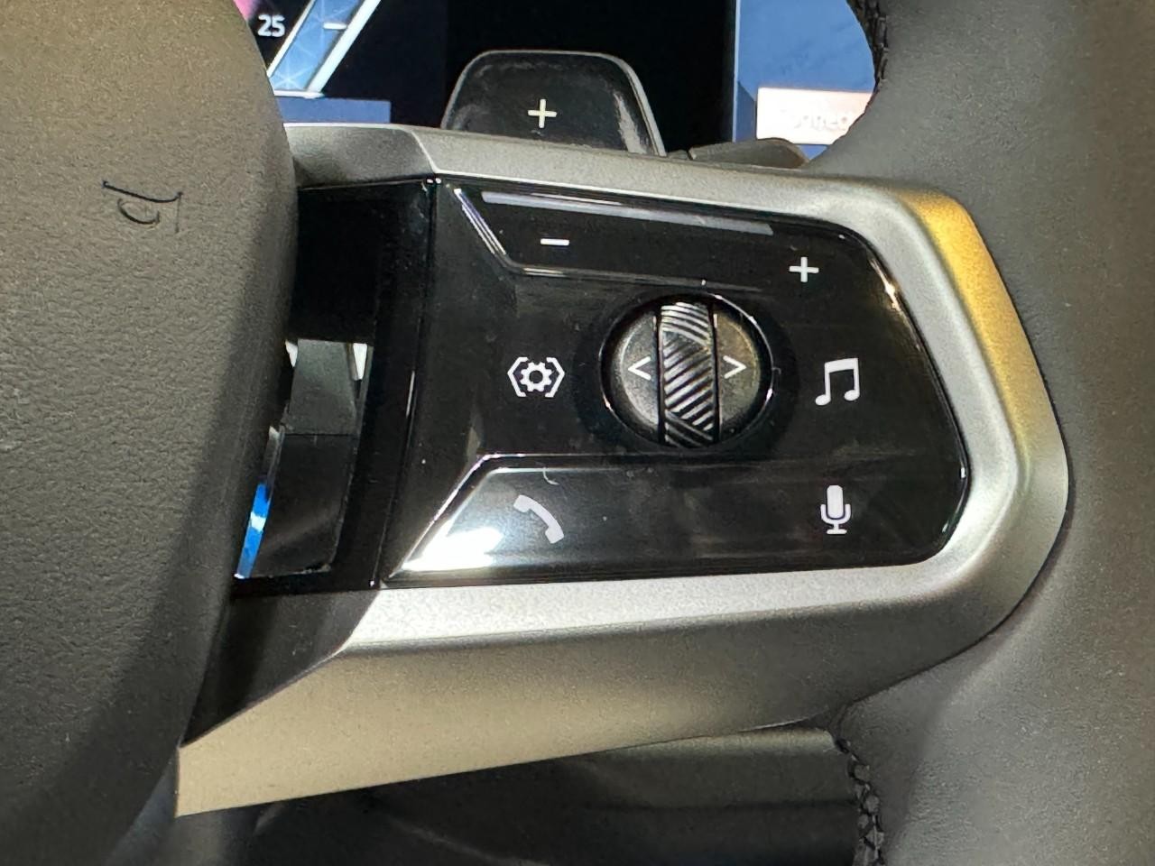 BMW X3 Vehicle Full-screen Gallery Image 30