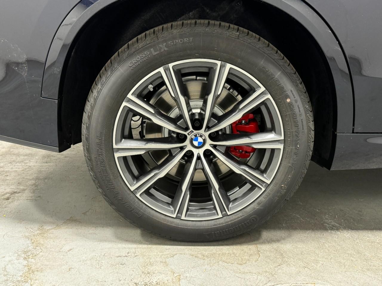 BMW X5 Vehicle Full-screen Gallery Image 5