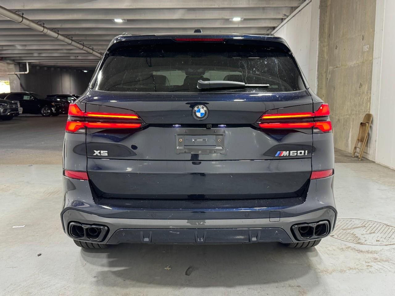 BMW X5 Vehicle Full-screen Gallery Image 9