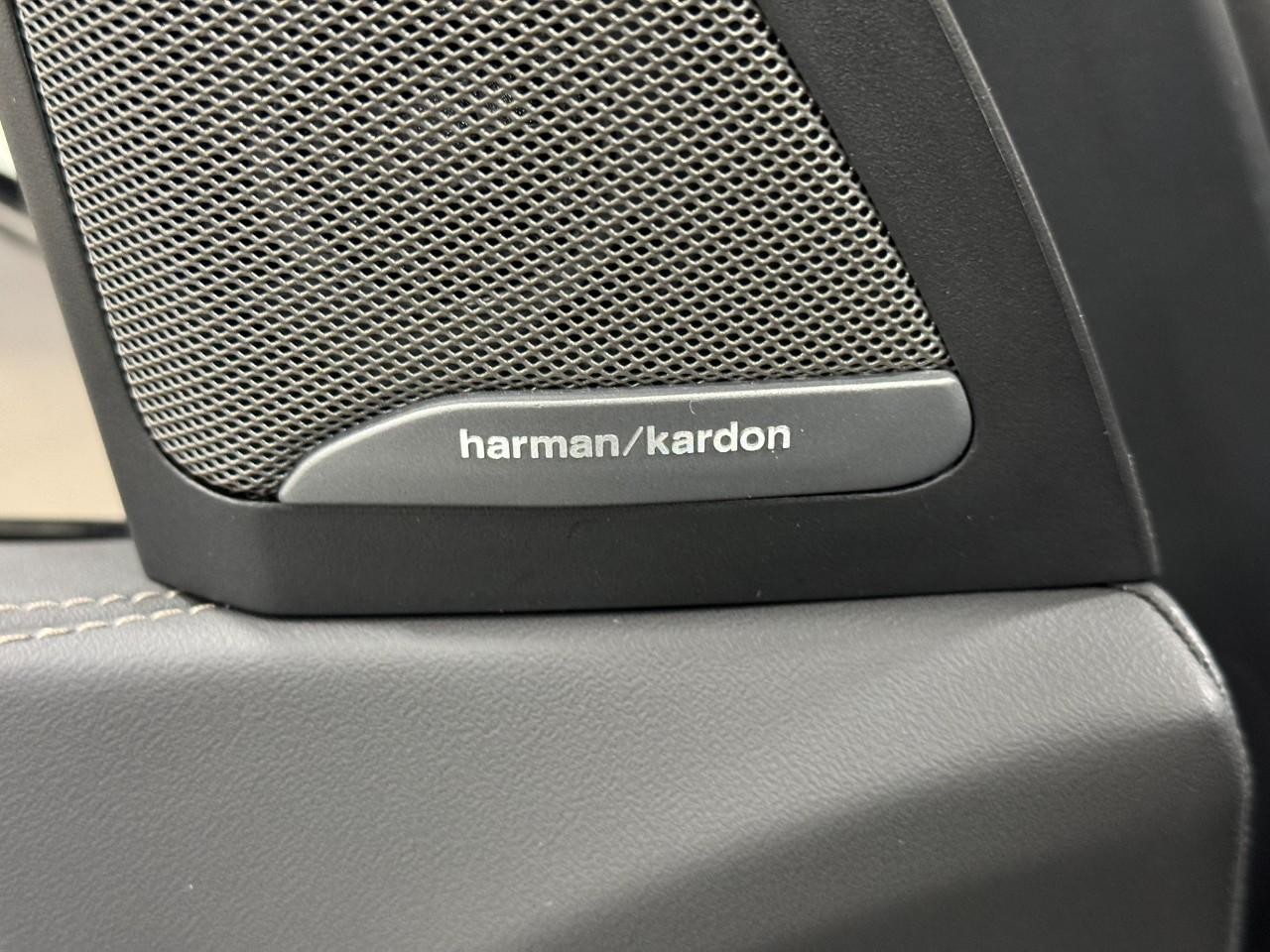 BMW X5 Vehicle Full-screen Gallery Image 23