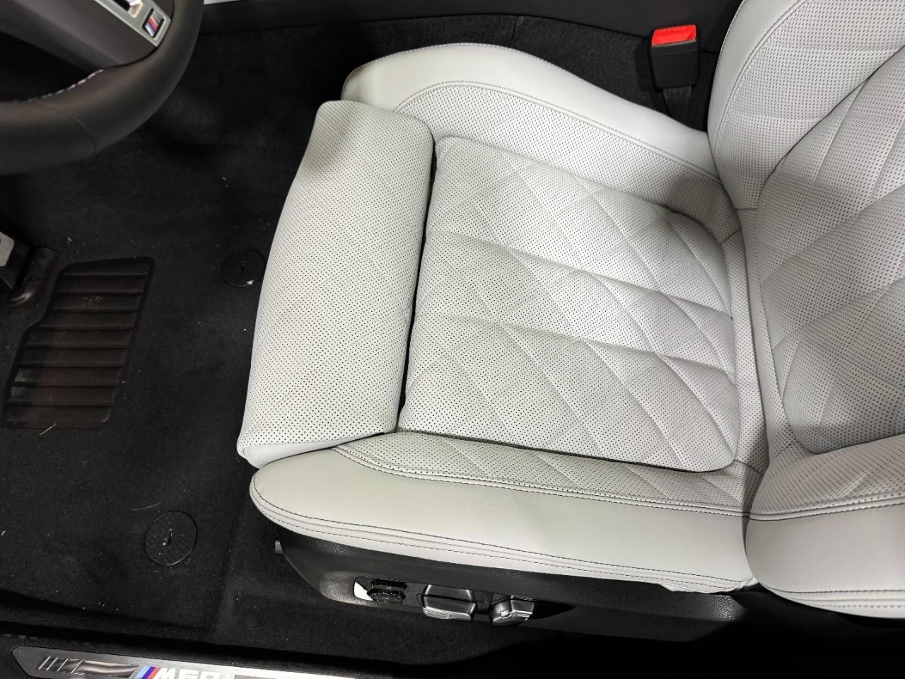 BMW X5 Vehicle Full-screen Gallery Image 28