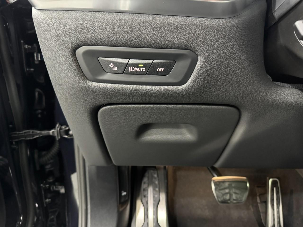 BMW X5 Vehicle Full-screen Gallery Image 30