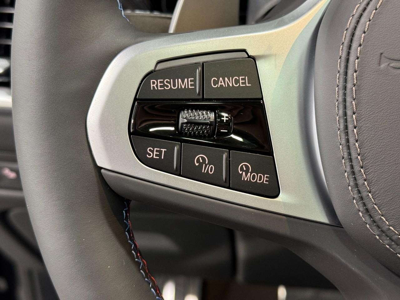 BMW X5 Vehicle Full-screen Gallery Image 31