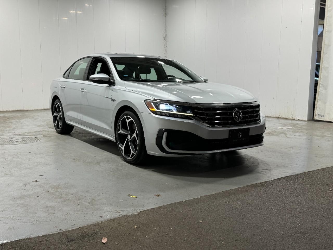 Volkswagen Passat Vehicle Full-screen Gallery Image 6