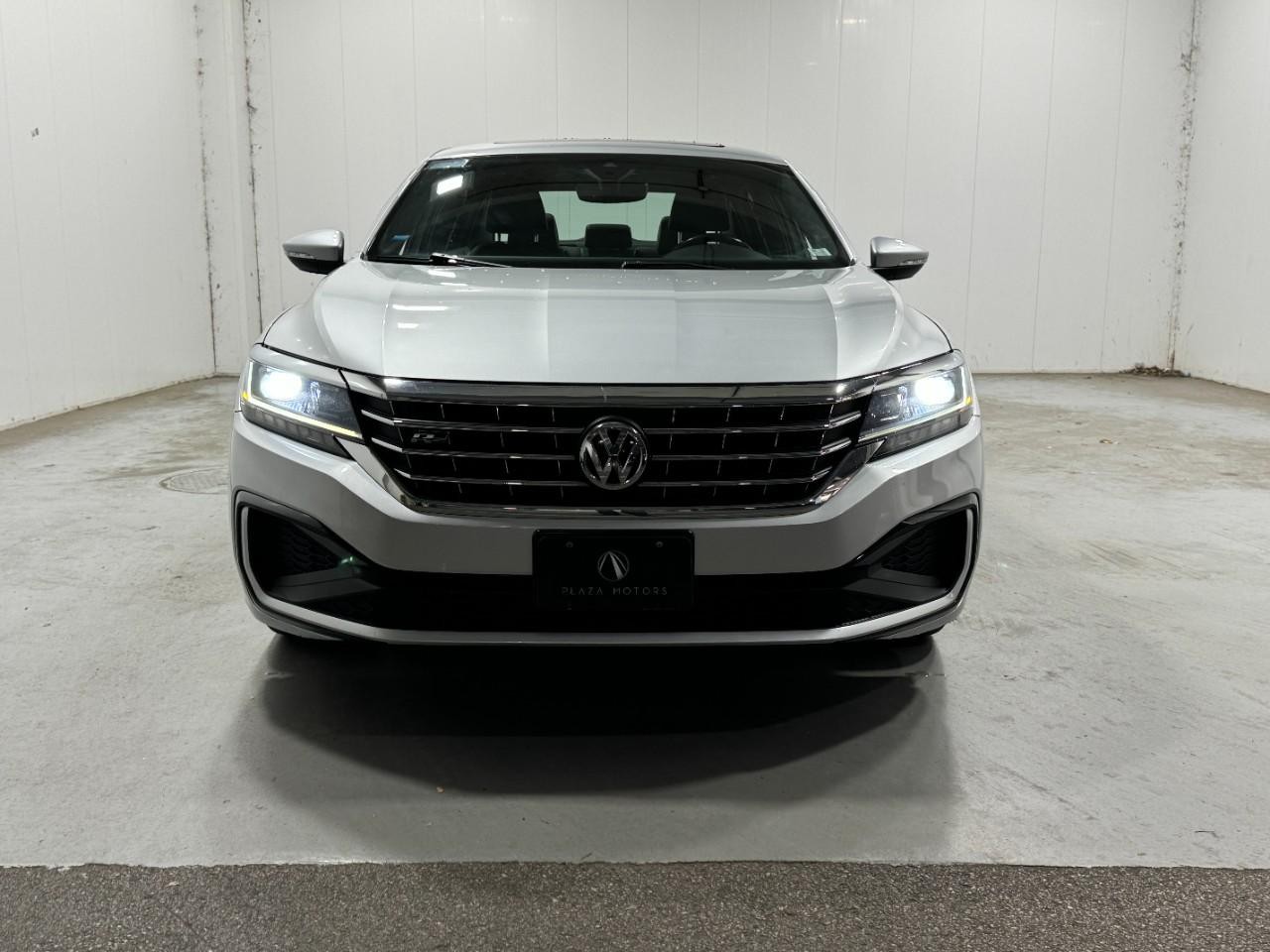 Volkswagen Passat Vehicle Full-screen Gallery Image 7
