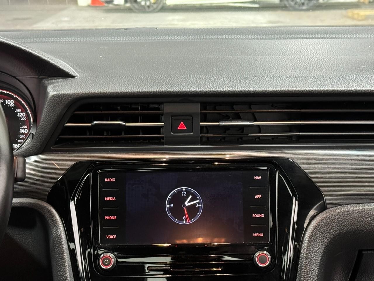 Volkswagen Passat Vehicle Full-screen Gallery Image 14