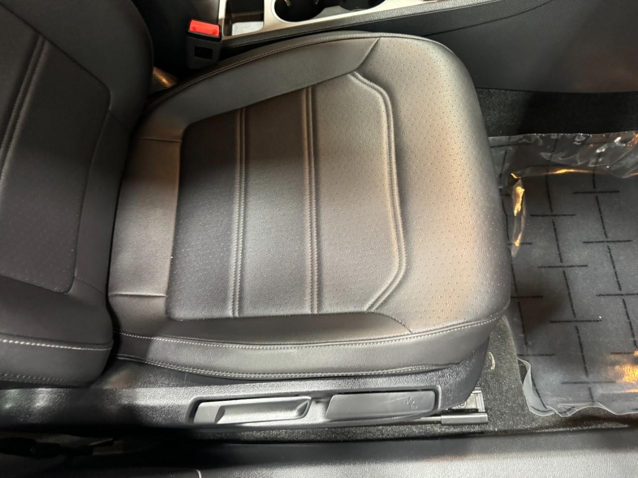 Volkswagen Passat Vehicle Full-screen Gallery Image 19