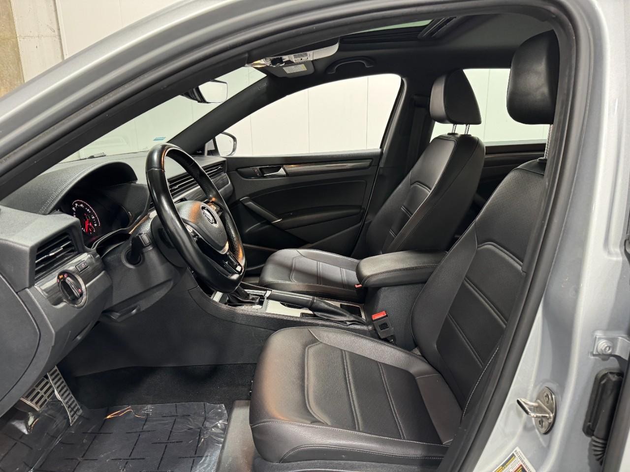 Volkswagen Passat Vehicle Full-screen Gallery Image 27