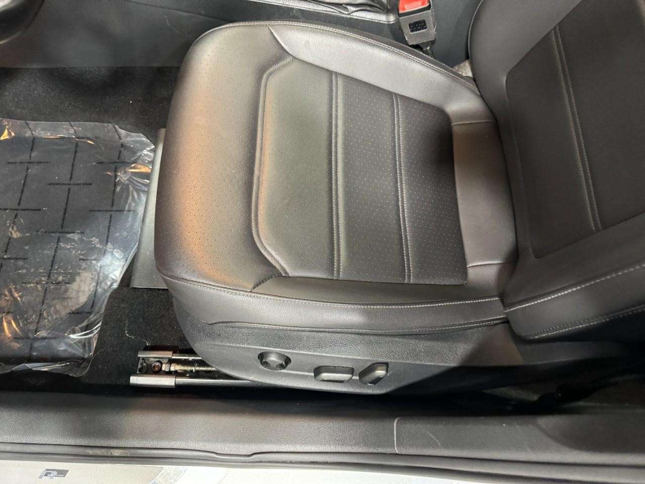 Volkswagen Passat Vehicle Full-screen Gallery Image 28