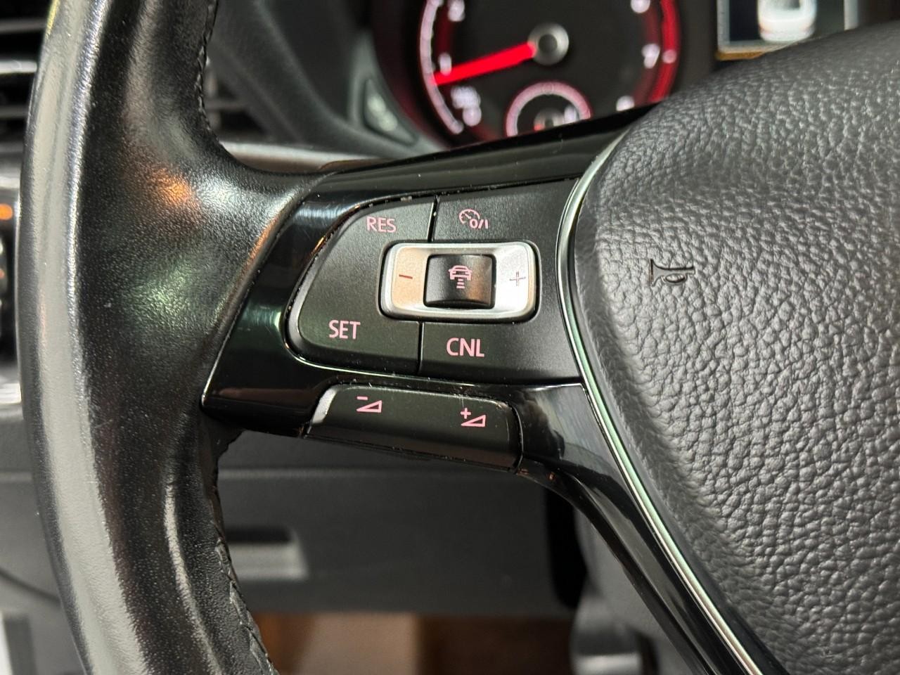 Volkswagen Passat Vehicle Full-screen Gallery Image 31