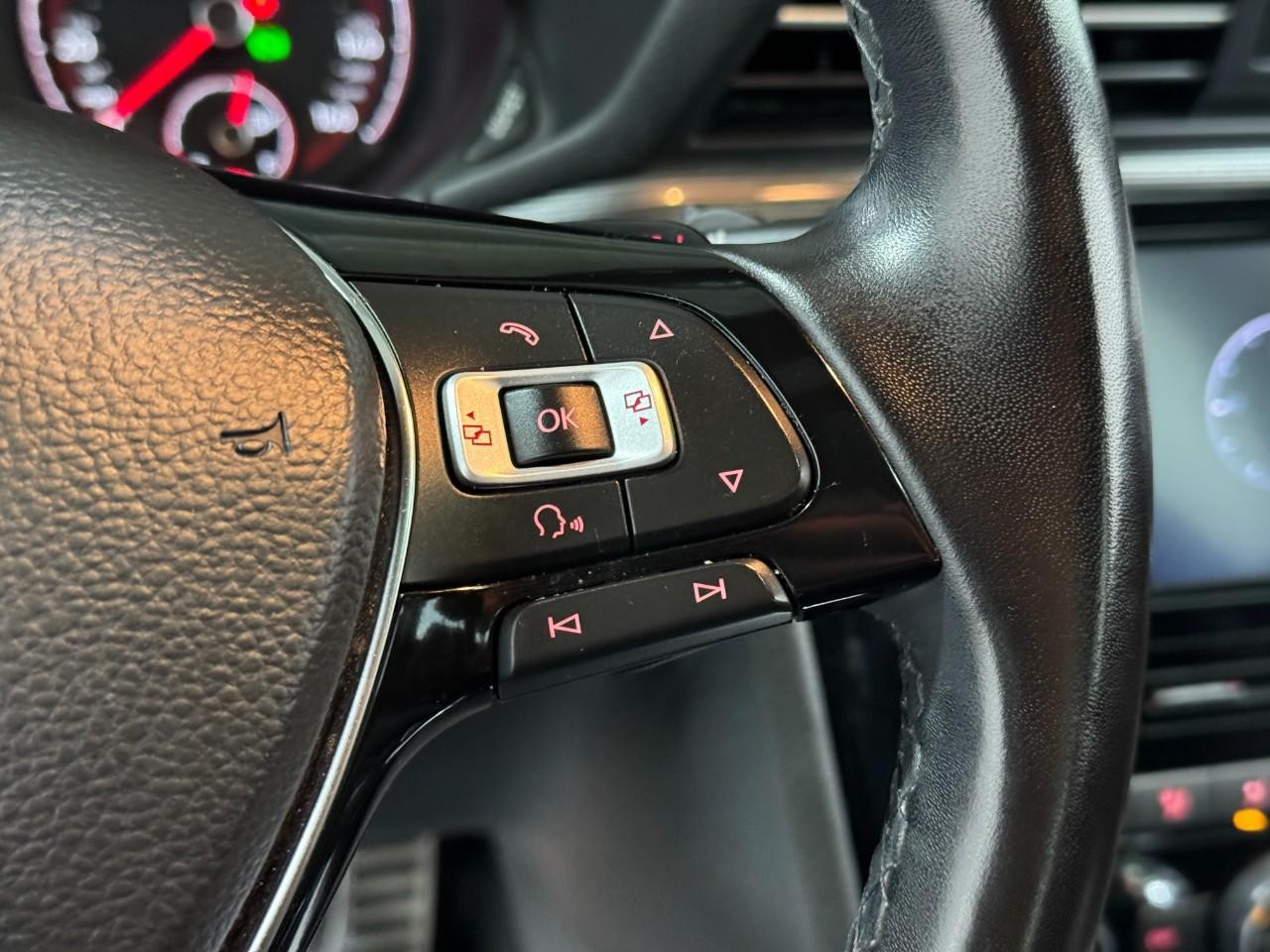 Volkswagen Passat Vehicle Full-screen Gallery Image 32