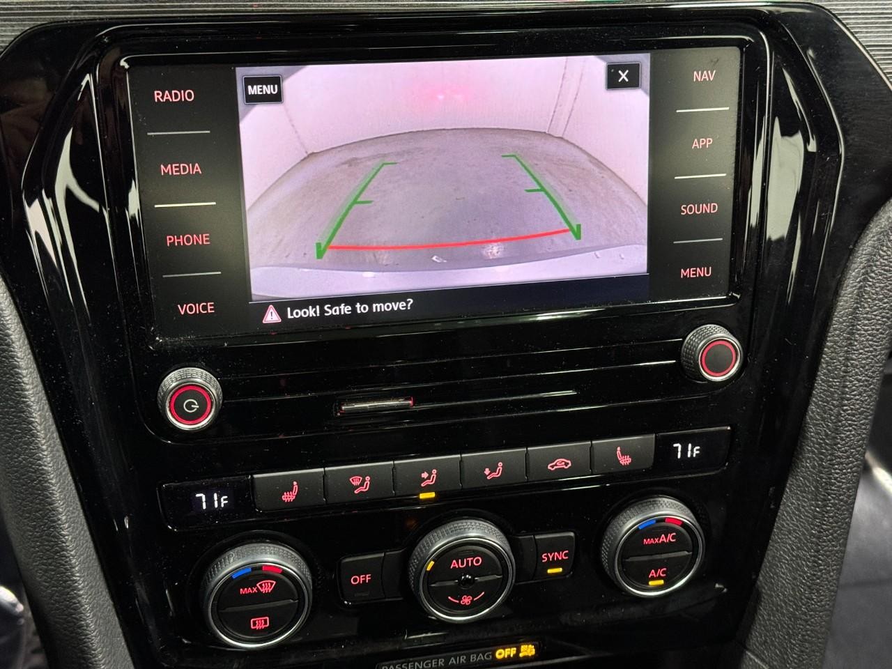 Volkswagen Passat Vehicle Full-screen Gallery Image 34