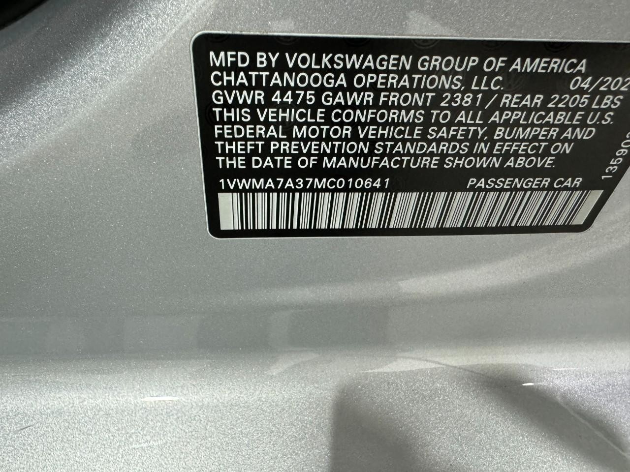 Volkswagen Passat Vehicle Full-screen Gallery Image 35