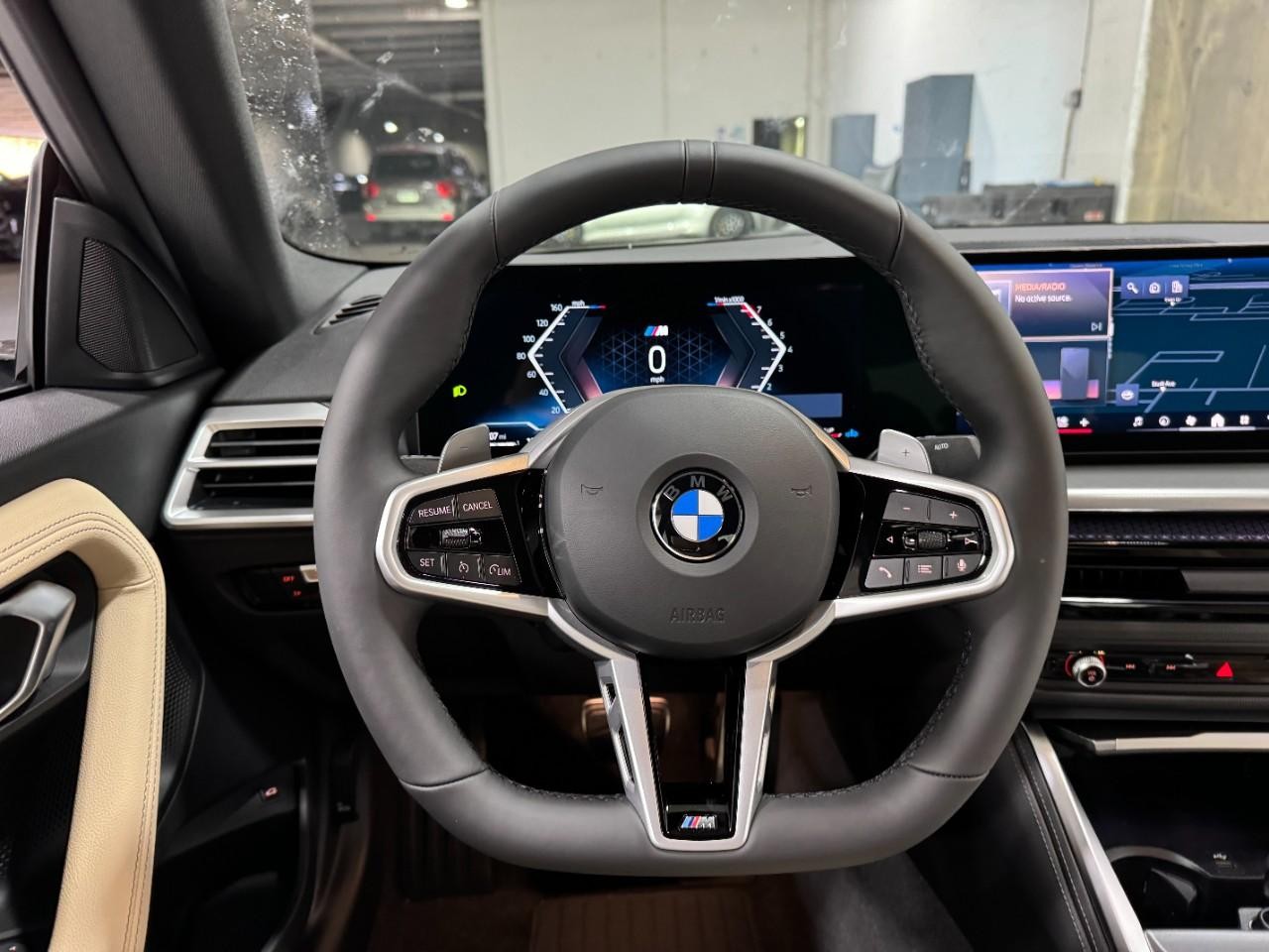 BMW 2 Series Vehicle Full-screen Gallery Image 12