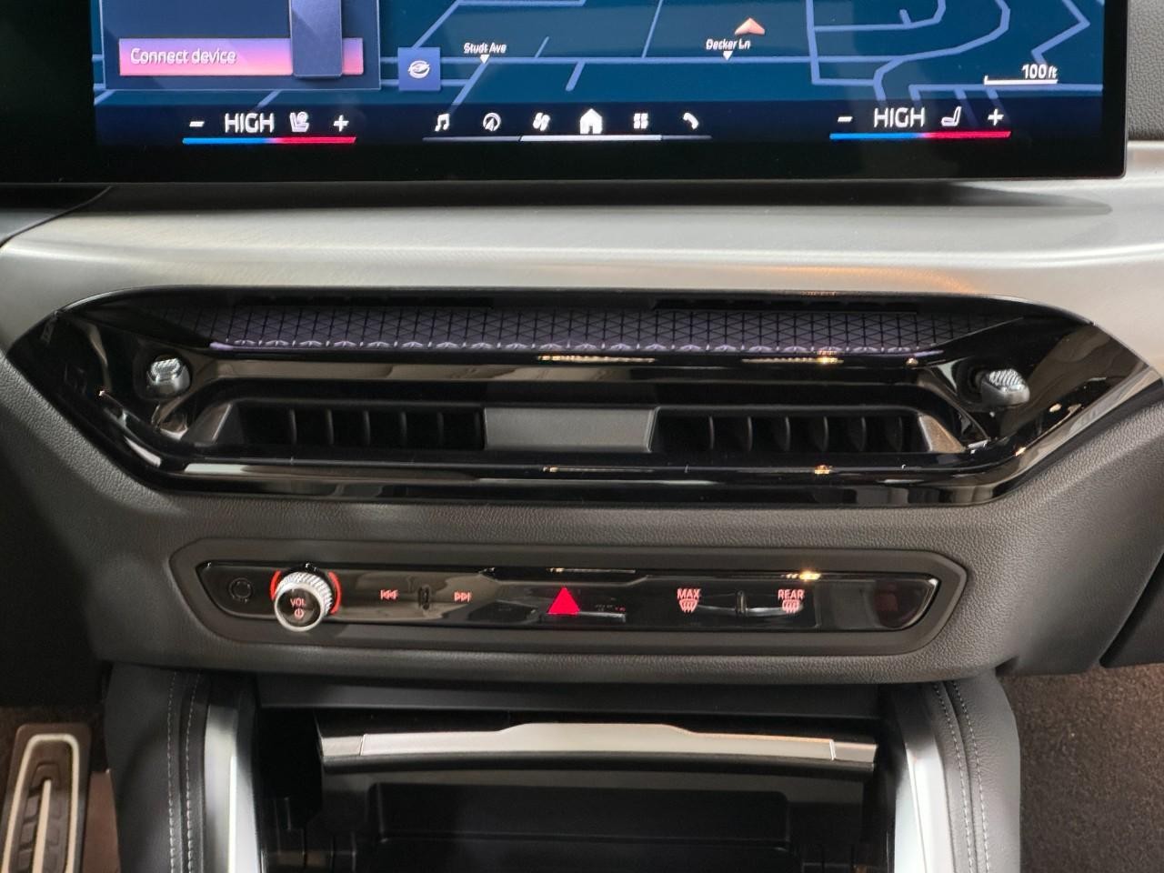 BMW 2 Series Vehicle Full-screen Gallery Image 14