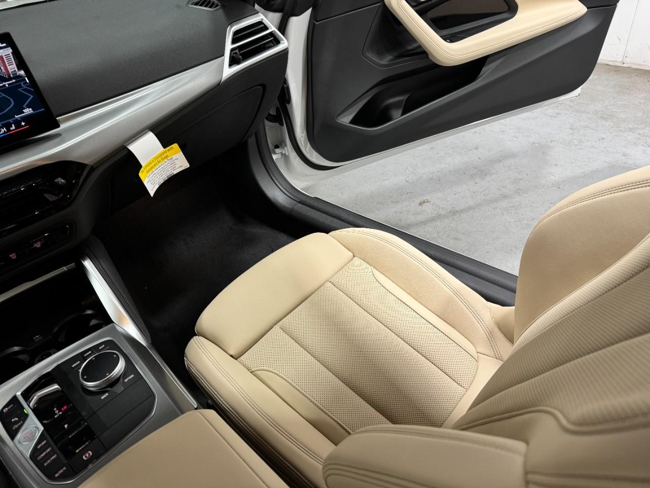 BMW 2 Series Vehicle Full-screen Gallery Image 16