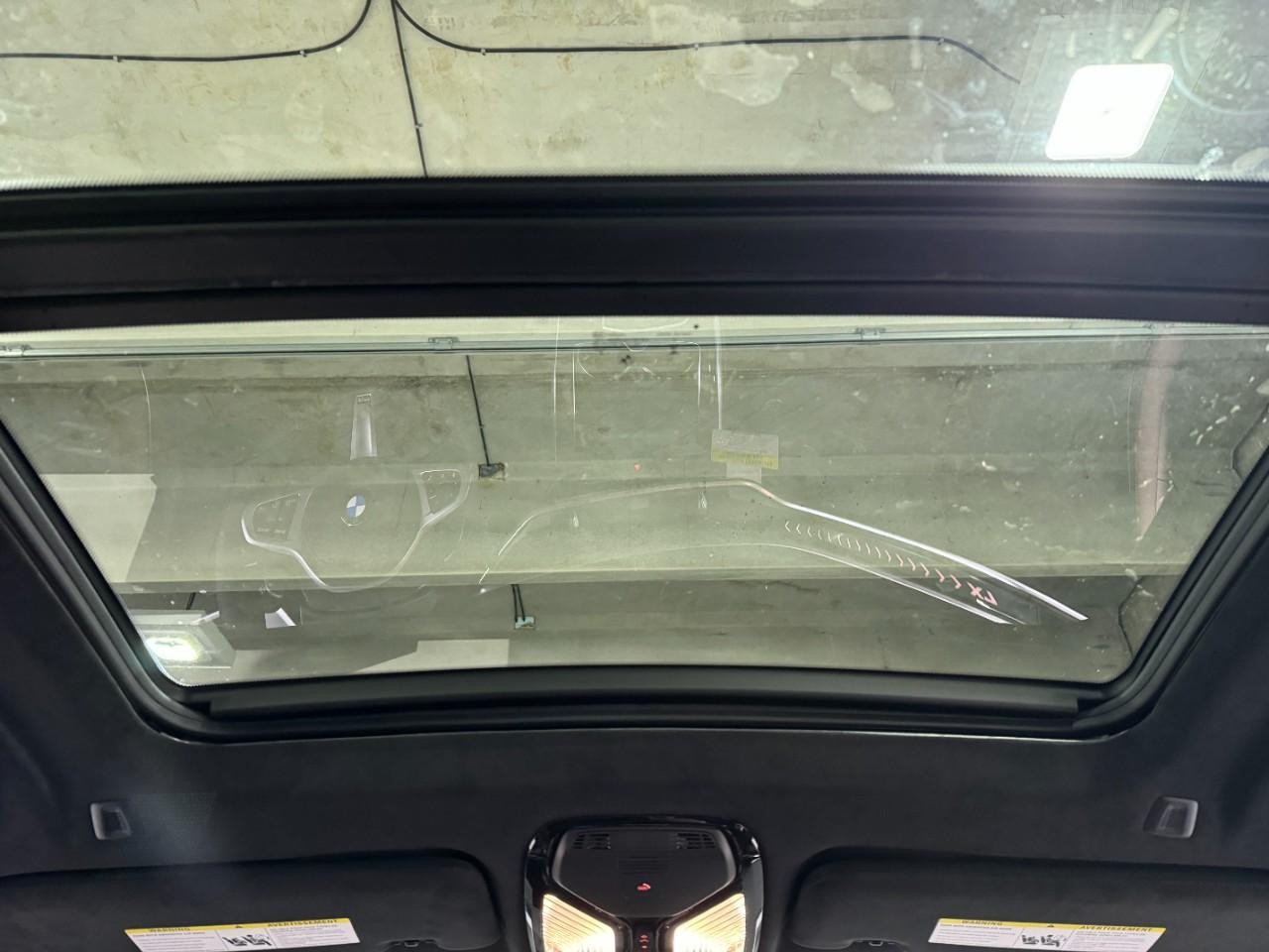 BMW X7 Vehicle Full-screen Gallery Image 14