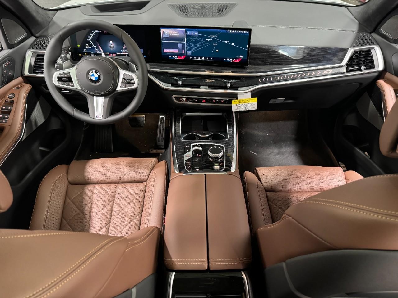 BMW X7 Vehicle Full-screen Gallery Image 15