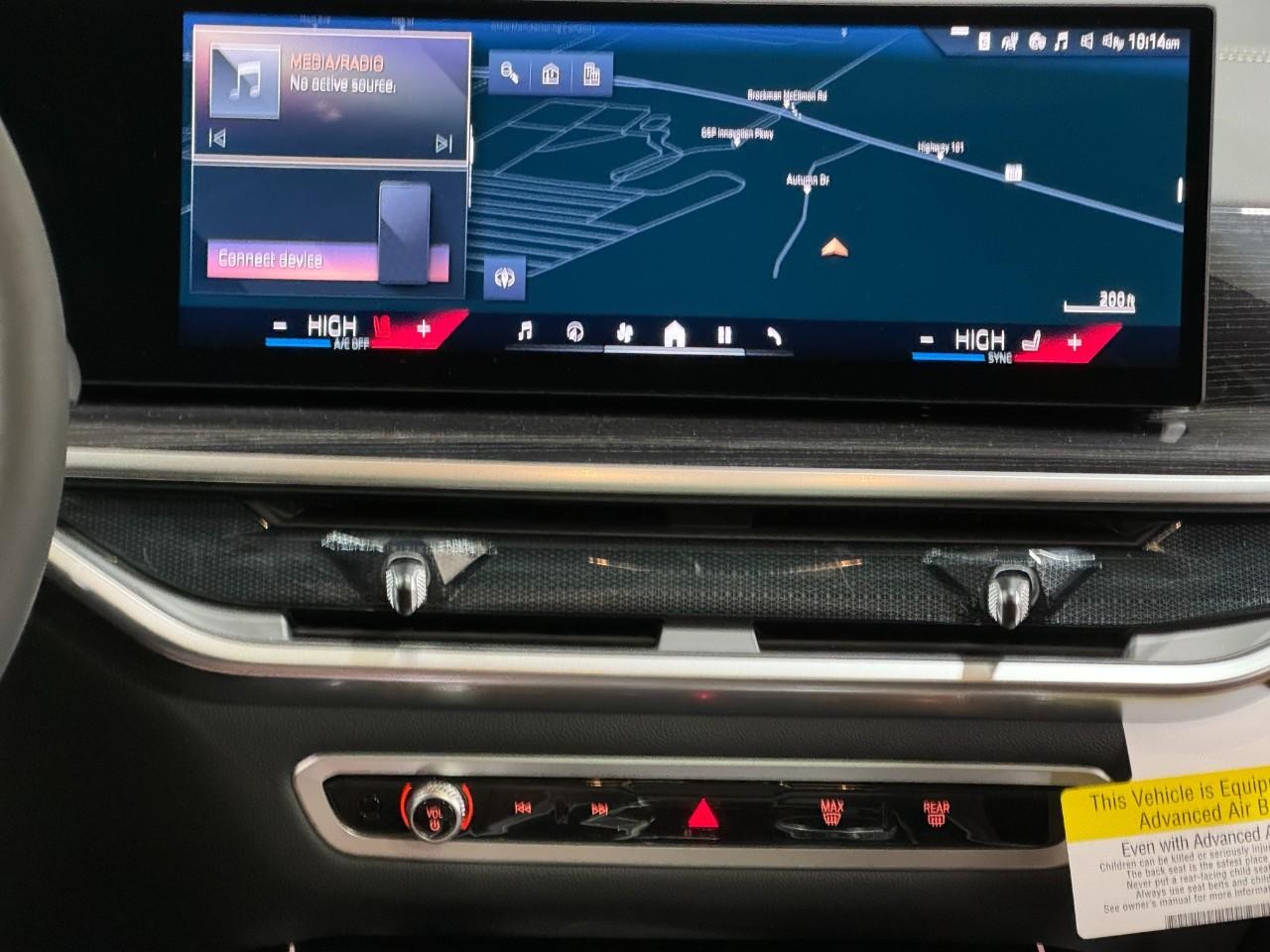 BMW X7 Vehicle Full-screen Gallery Image 17