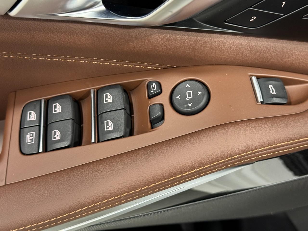 BMW X7 Vehicle Full-screen Gallery Image 29