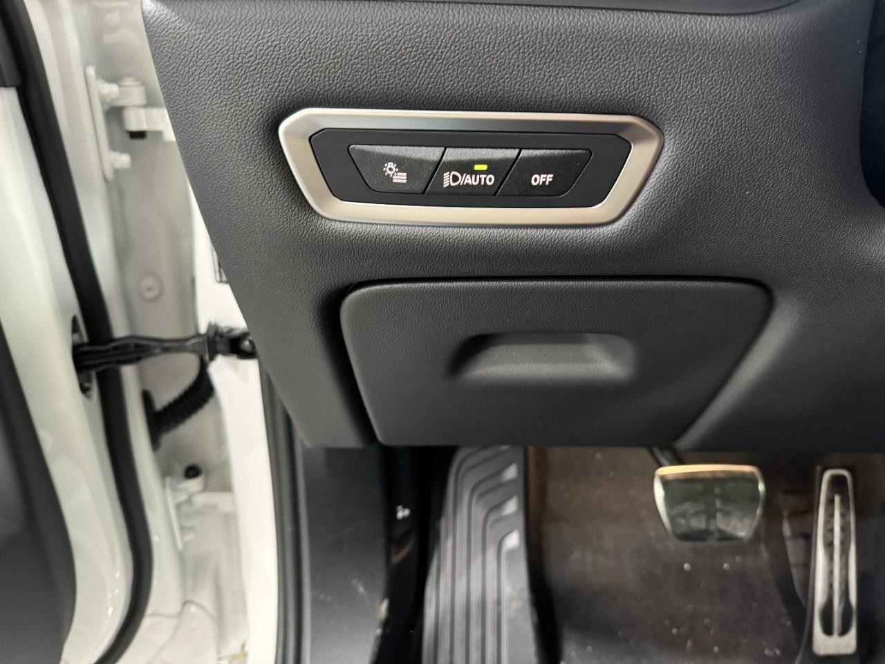 BMW X7 Vehicle Full-screen Gallery Image 33