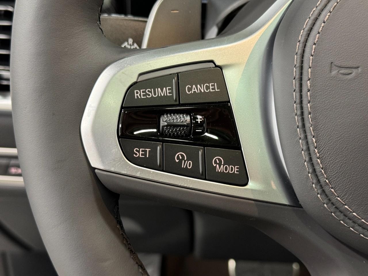 BMW X7 Vehicle Full-screen Gallery Image 34