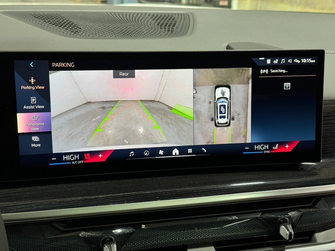 BMW X7 Vehicle Full-screen Gallery Image 37