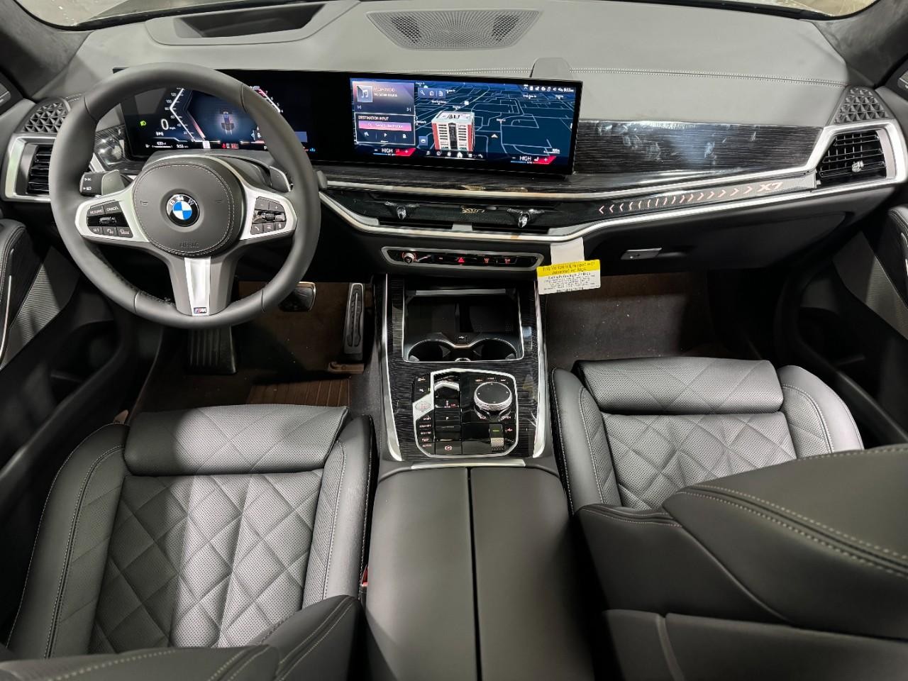 BMW X7 Vehicle Full-screen Gallery Image 15