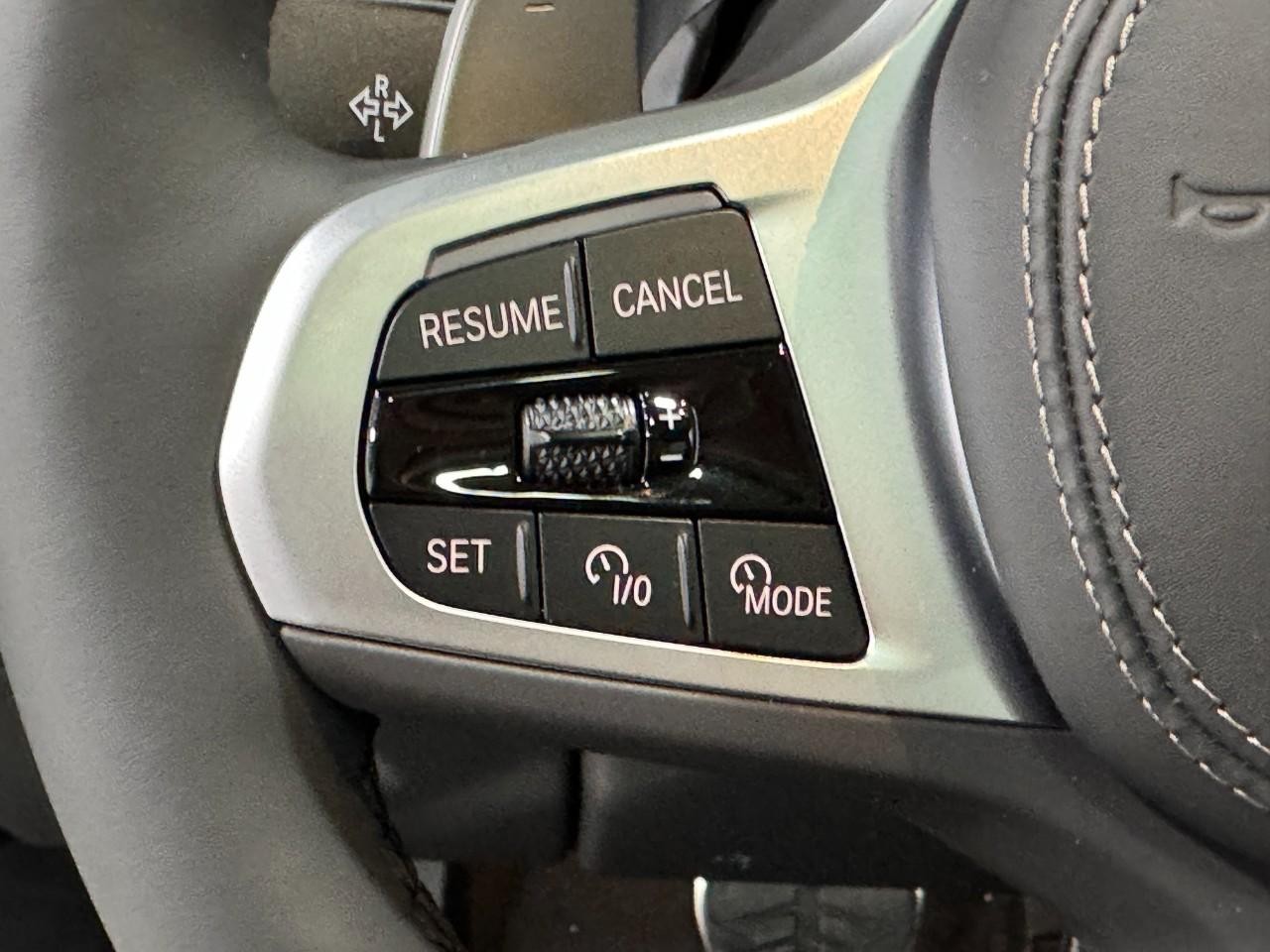 BMW X7 Vehicle Full-screen Gallery Image 34