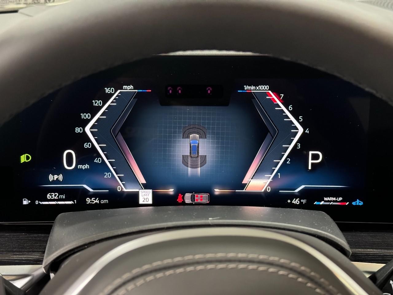 BMW X7 Vehicle Full-screen Gallery Image 36