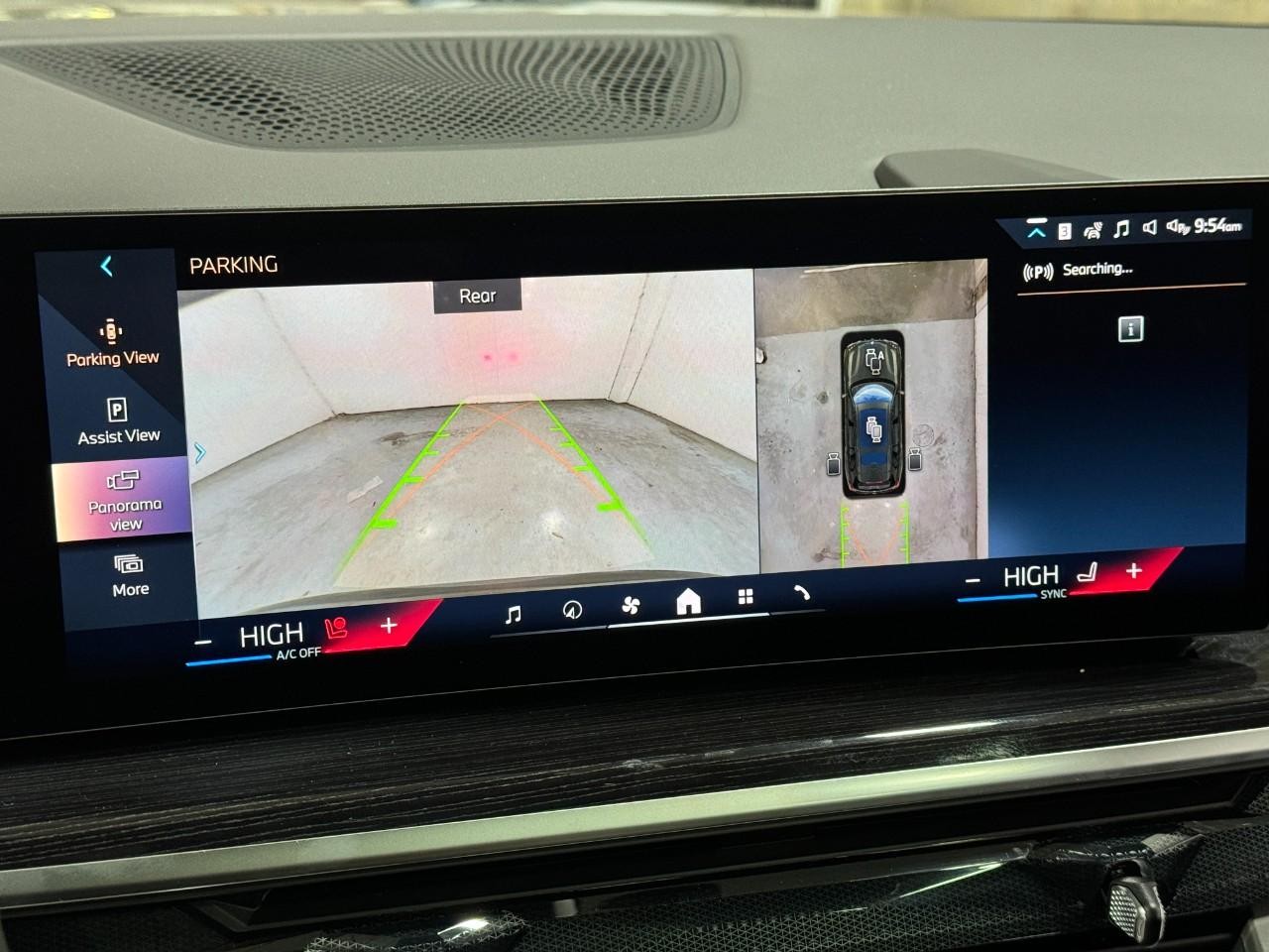 BMW X7 Vehicle Full-screen Gallery Image 37