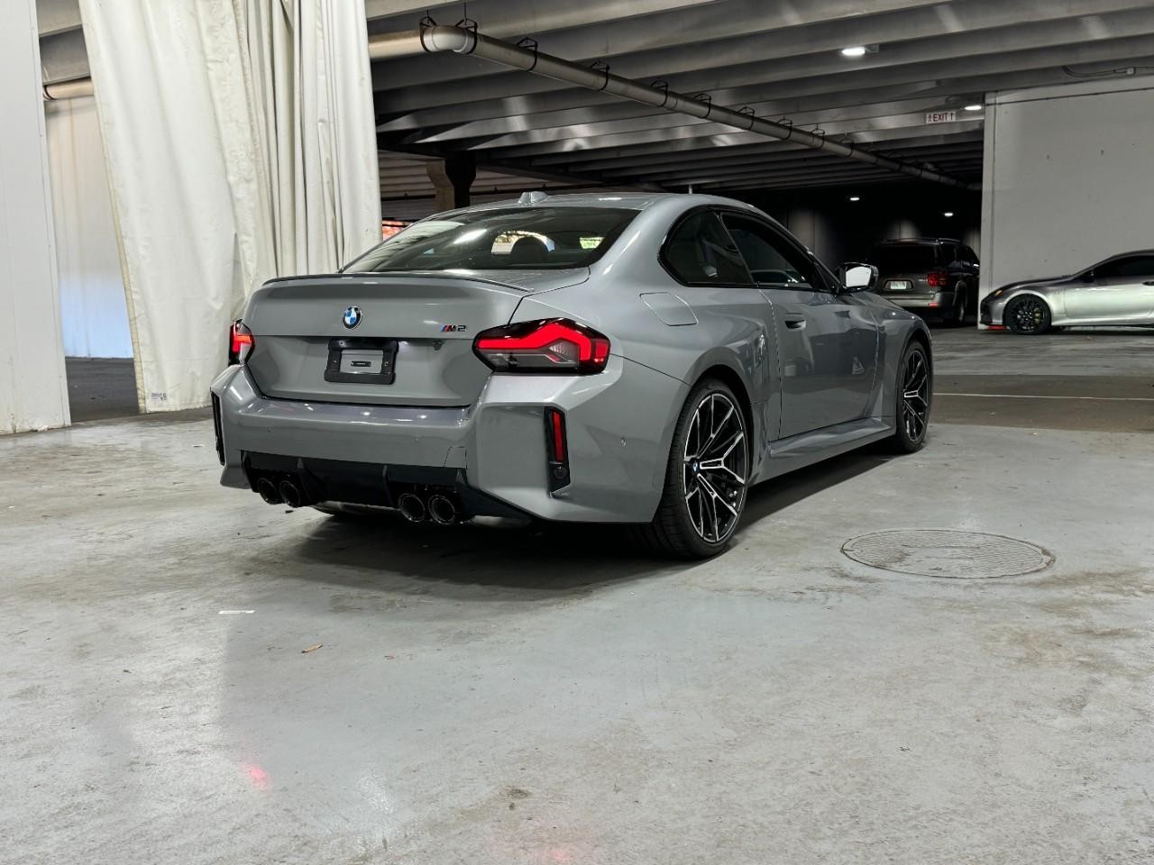 BMW M2 Vehicle Full-screen Gallery Image 4