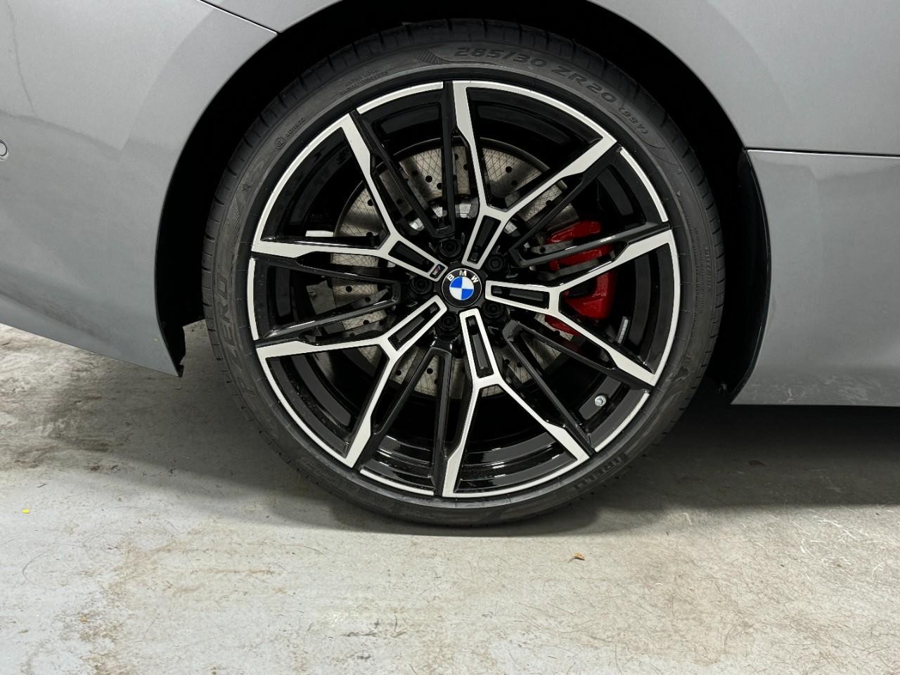 BMW M2 Vehicle Full-screen Gallery Image 5