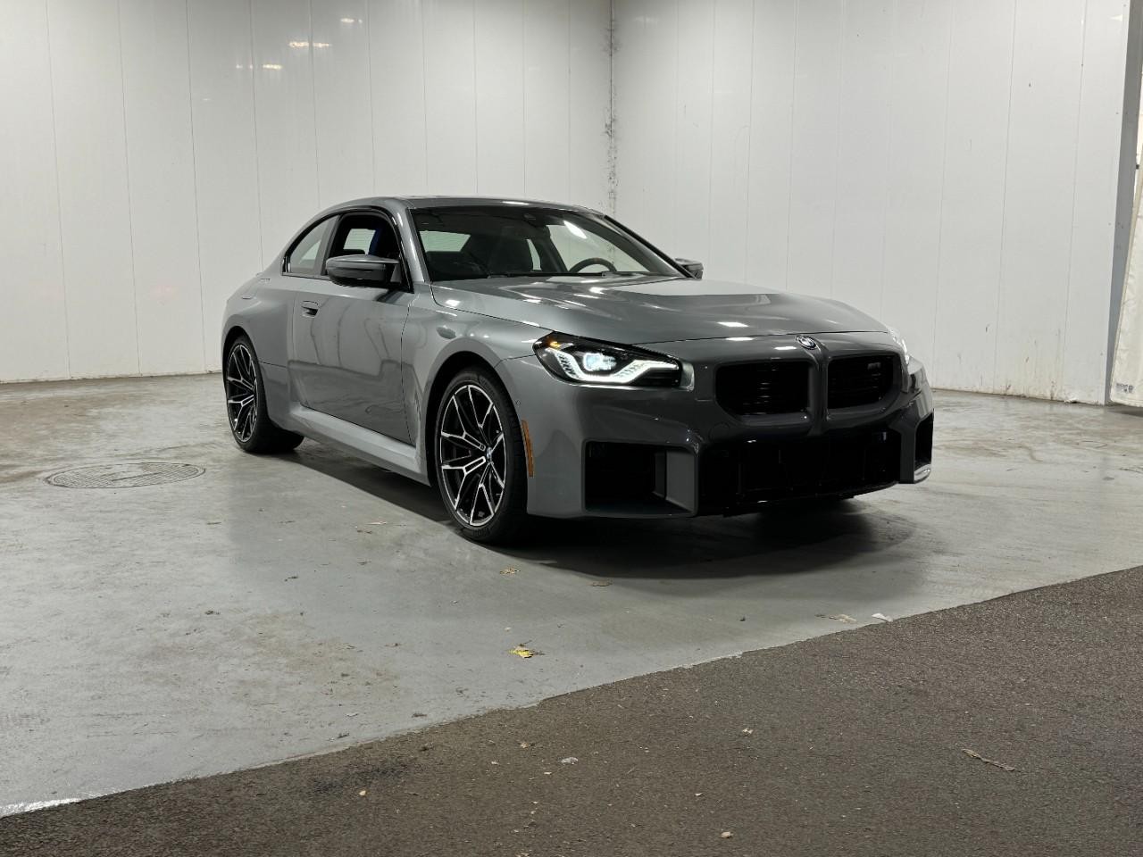 BMW M2 Vehicle Full-screen Gallery Image 6