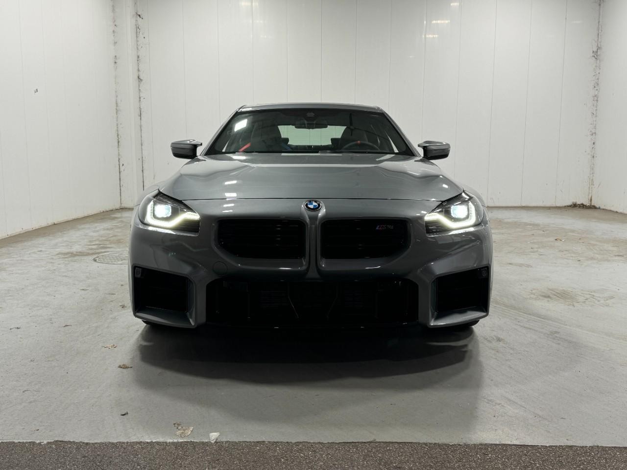 BMW M2 Vehicle Full-screen Gallery Image 7