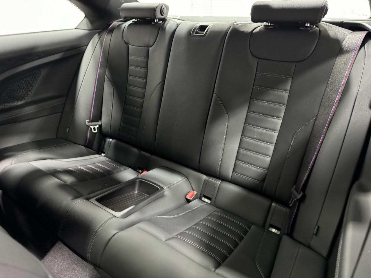 BMW M2 Vehicle Full-screen Gallery Image 8