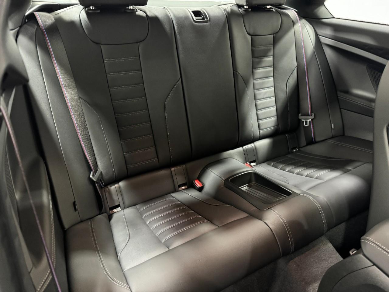 BMW M2 Vehicle Full-screen Gallery Image 10