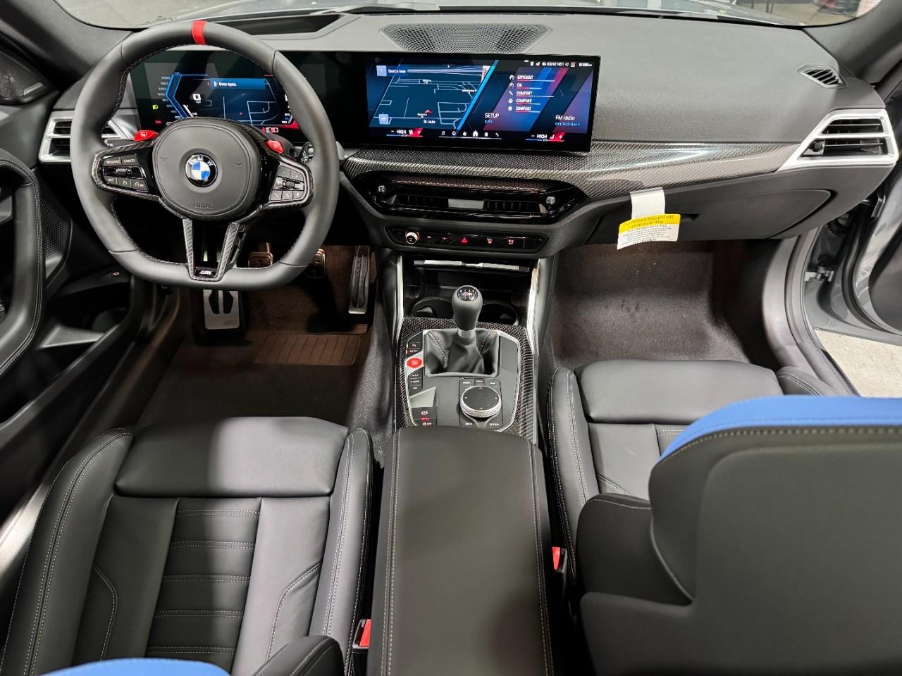 BMW M2 Vehicle Full-screen Gallery Image 12