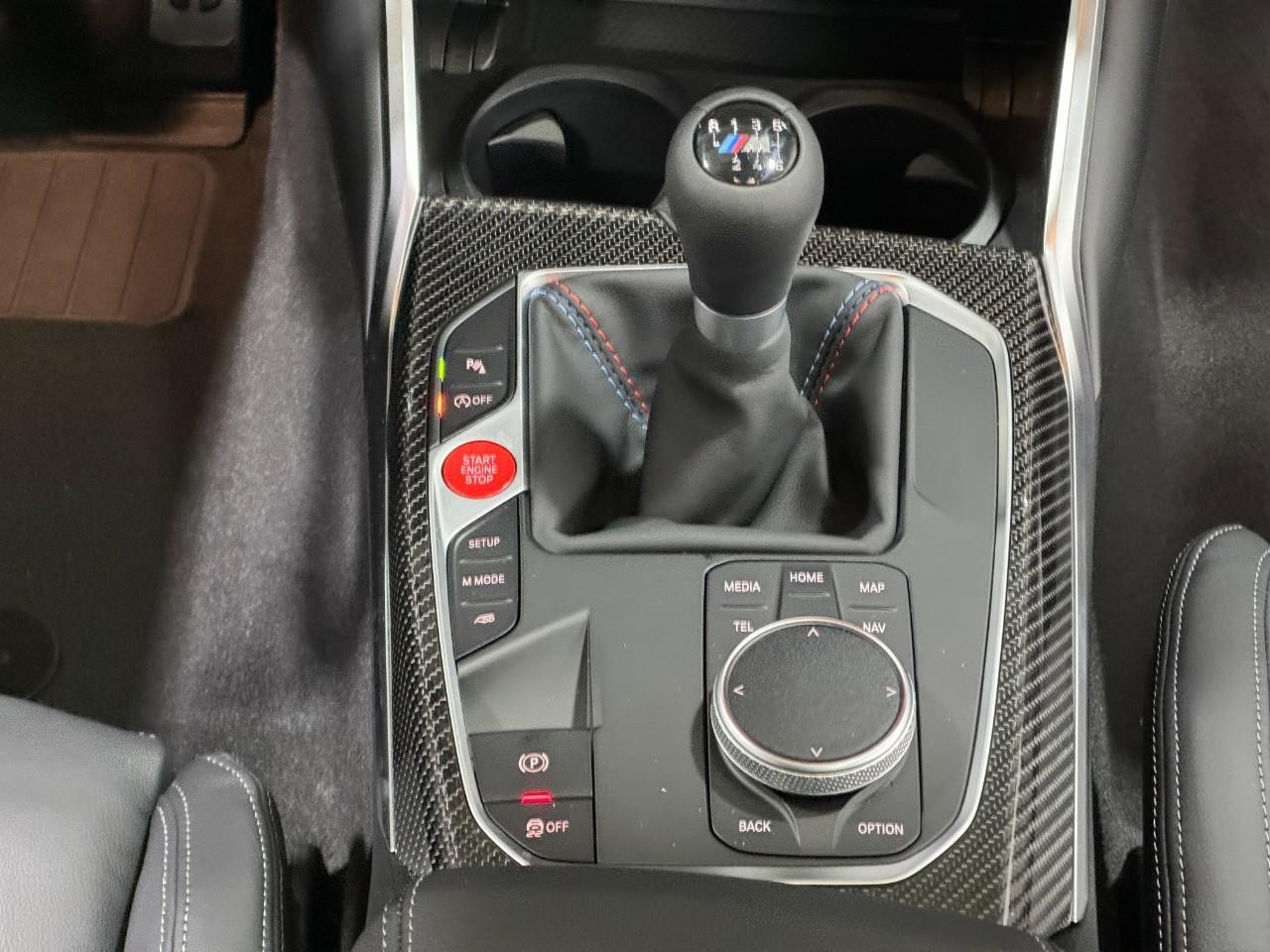 BMW M2 Vehicle Full-screen Gallery Image 15