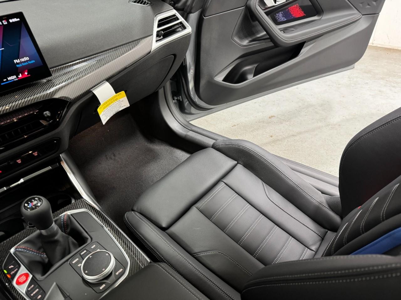 BMW M2 Vehicle Full-screen Gallery Image 16