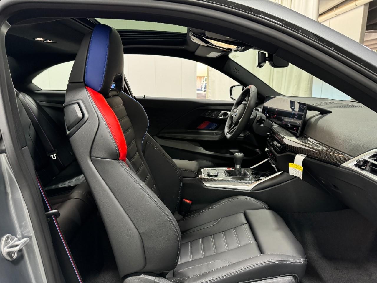 BMW M2 Vehicle Full-screen Gallery Image 17