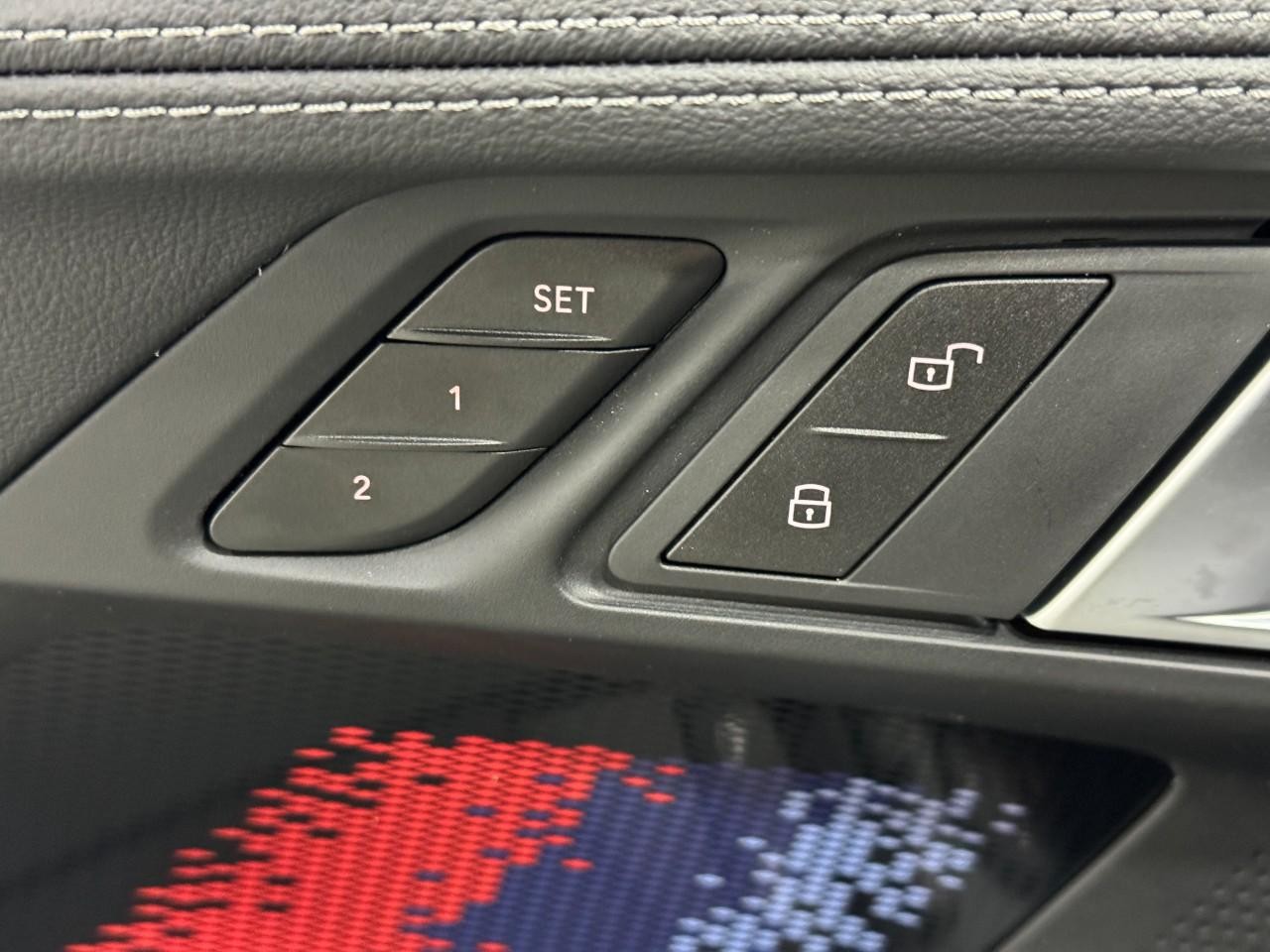 BMW M2 Vehicle Full-screen Gallery Image 23