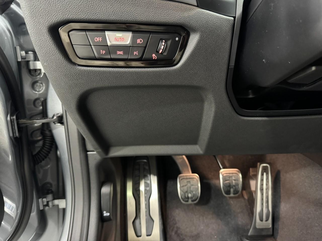 BMW M2 Vehicle Full-screen Gallery Image 29