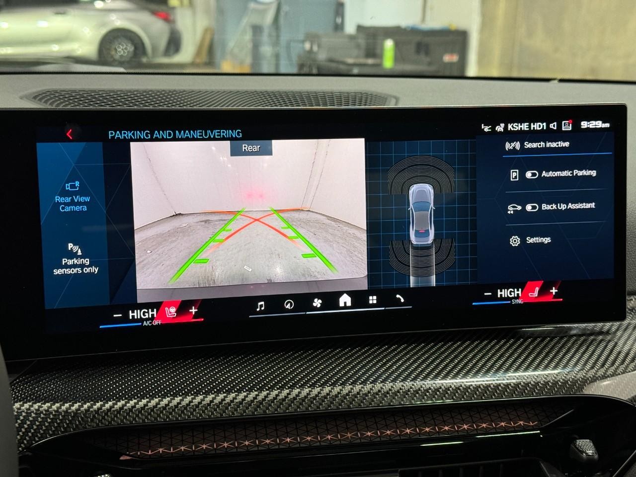 BMW M2 Vehicle Full-screen Gallery Image 33