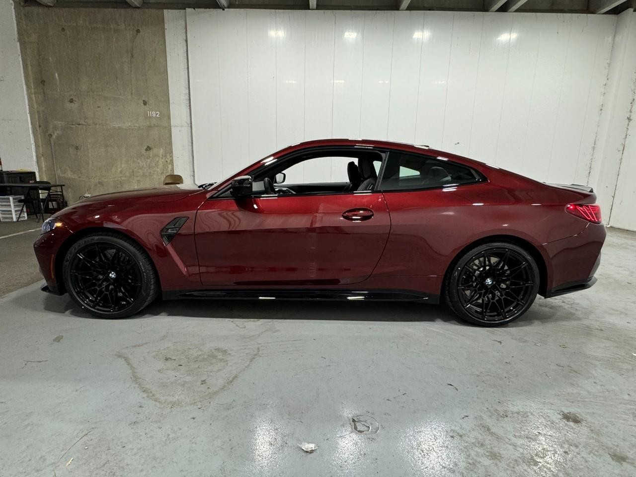 BMW M4 Vehicle Full-screen Gallery Image 2