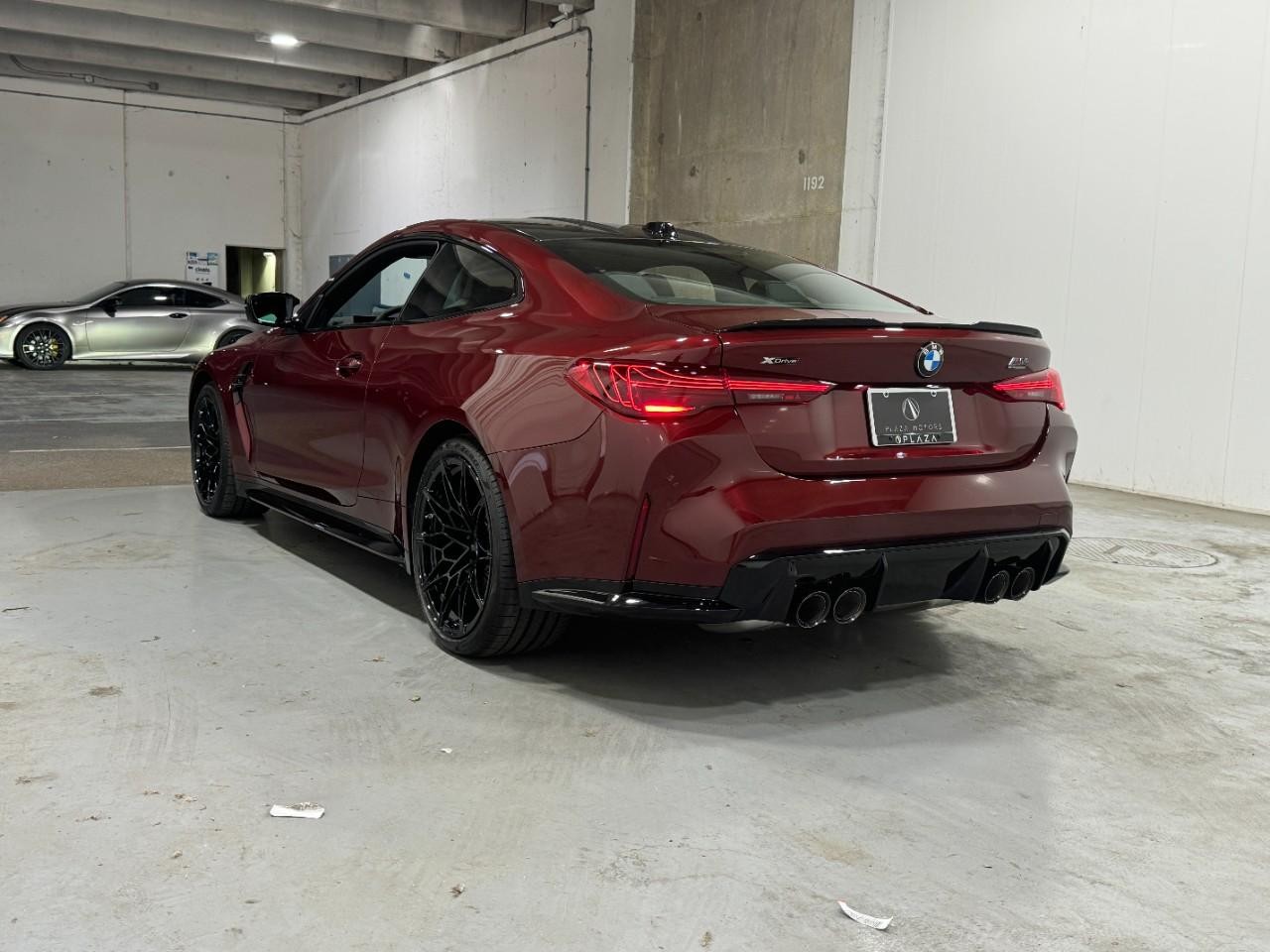 BMW M4 Vehicle Full-screen Gallery Image 3