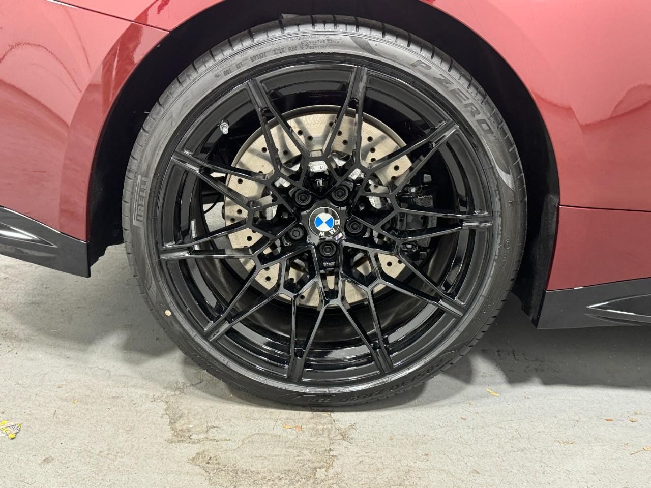 BMW M4 Vehicle Full-screen Gallery Image 5