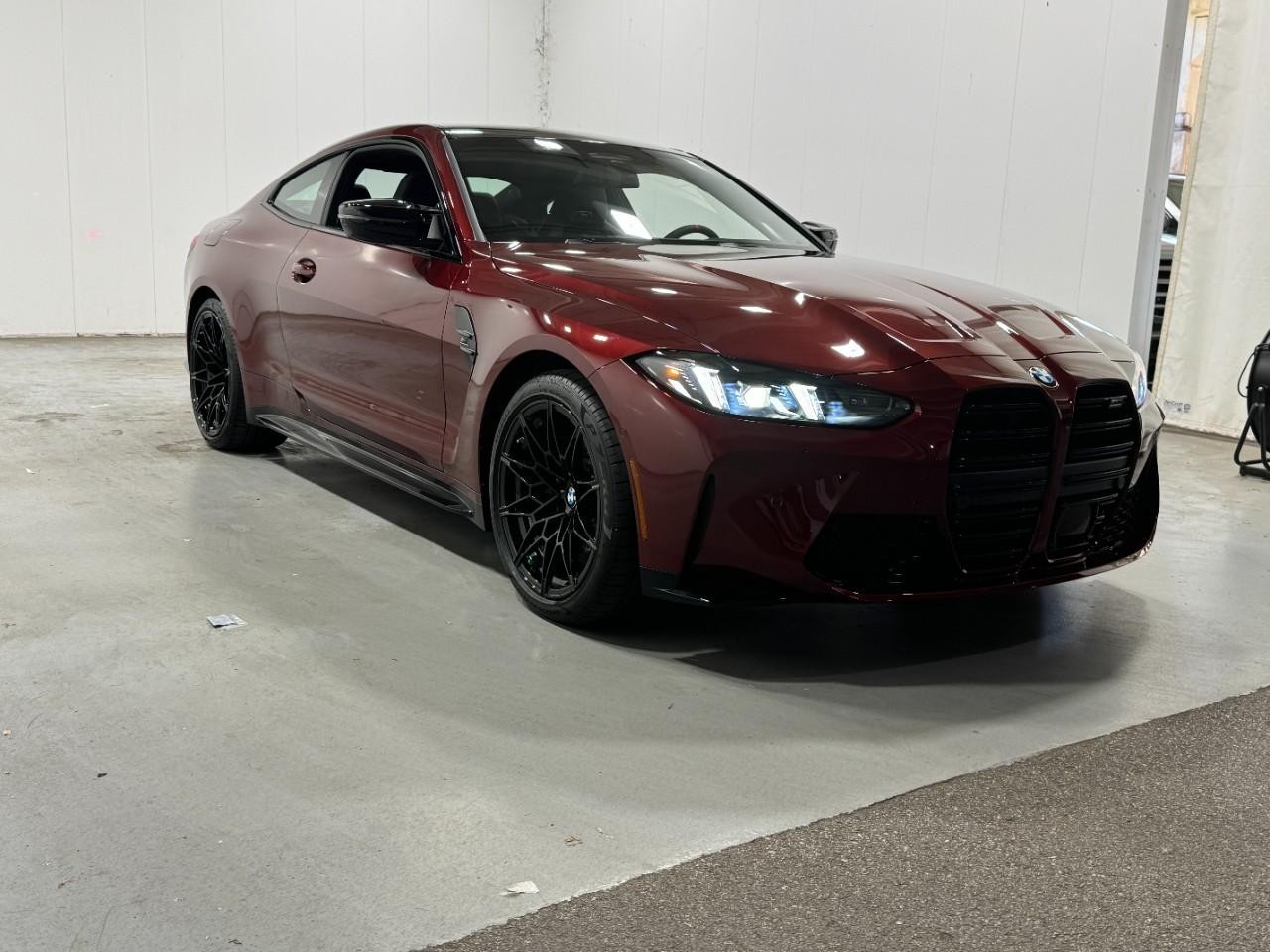 BMW M4 Vehicle Full-screen Gallery Image 6