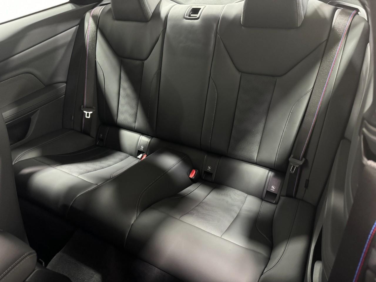 BMW M4 Vehicle Full-screen Gallery Image 8