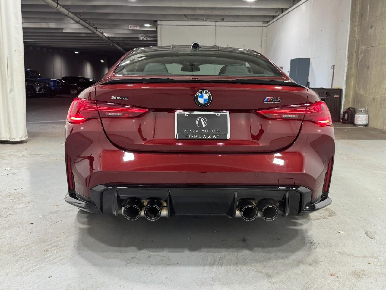 BMW M4 Vehicle Full-screen Gallery Image 9